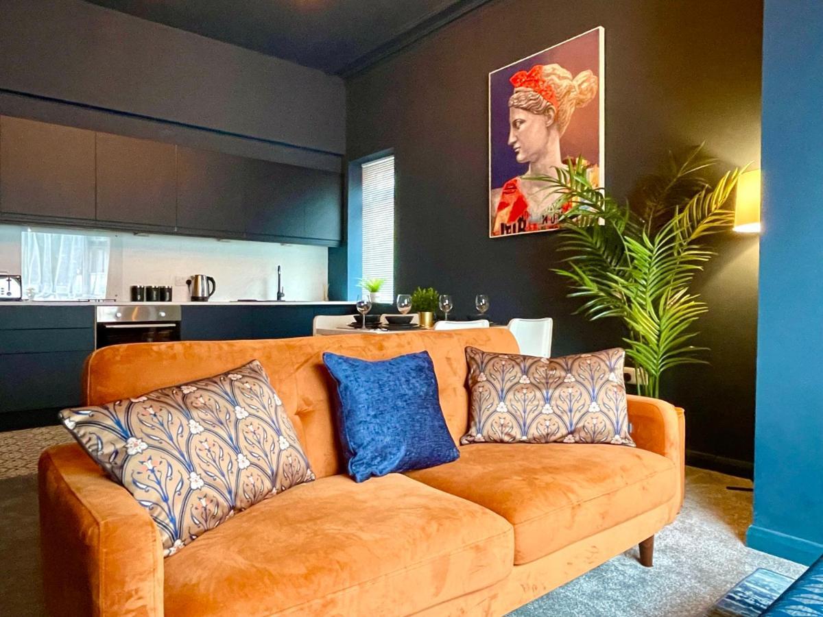 Apartment Coastal Charm: Stylish 2-bedroom Near Bournemouth
