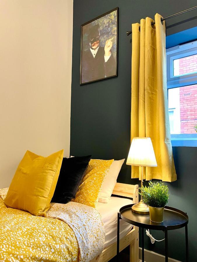 Stunning & Stylish 2 Bedroom Apartment! - 5 Minute Walk To The Beach! - Great Location - Free Parking - Fast Wifi - Smart Tv - Newly Decorated - Sleeps Up To 4! Close To & Poole Town Centre & Sandbanks Апартаменты *