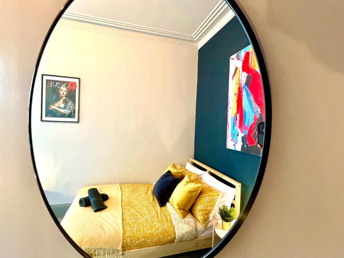 Stunning & Stylish 2 Bedroom Apartment! - 5 Minute Walk To The Beach! - Great Location - Free Parking - Fast Wifi - Smart Tv - Newly Decorated - Sleeps Up To 4! Close To & Poole Town Centre & Sandbanks Апартаменты