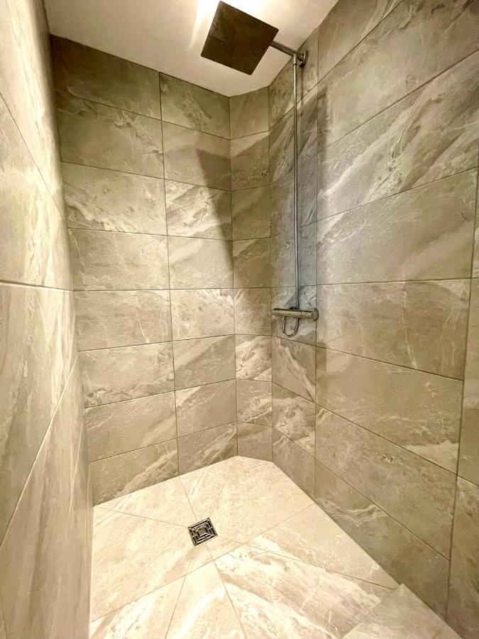 Stunning & Stylish 2 Bedroom Apartment! - 5 Minute Walk To The Beach! - Great Location - Free Parking - Fast Wifi - Smart Tv - Newly Decorated - Sleeps Up To 4! Close To & Poole Town Centre & Sandbanks Апартаменты *