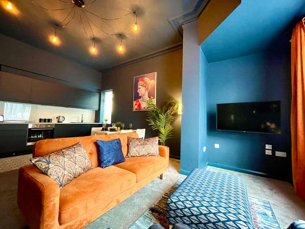 Stunning & Stylish 2 Bedroom Apartment! - 5 Minute Walk To The Beach! - Great Location - Free Parking - Fast Wifi - Smart Tv - Newly Decorated - Sleeps Up To 4! Close To & Poole Town Centre & Sandbanks Борнмут